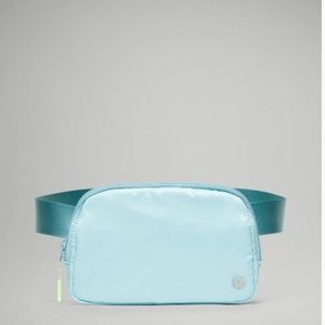 Lululemon Everywhere Belt Bag